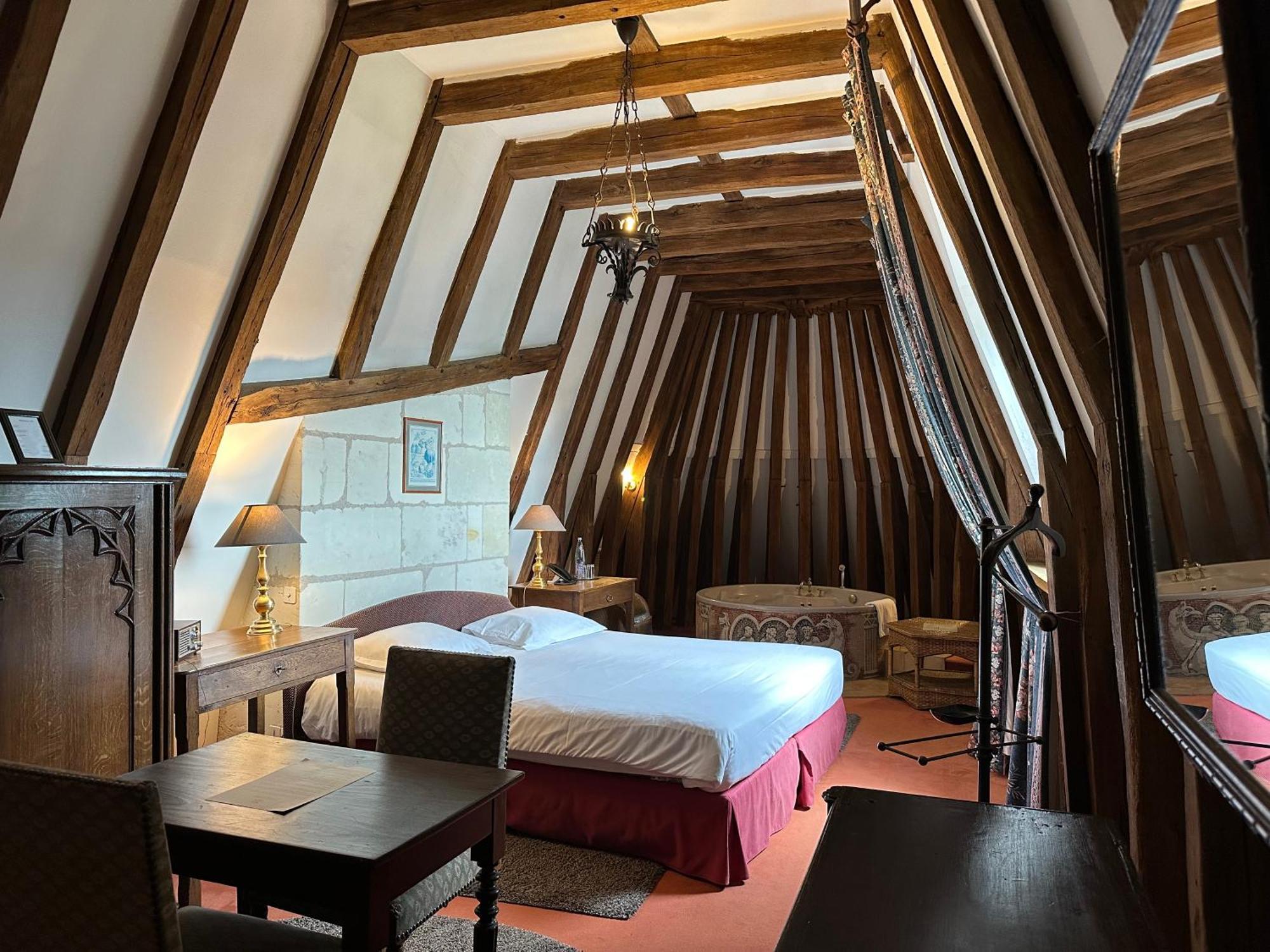 Chateau De Chissay, Hotel De Charme Pres De Chenonceau Et Le Zoo De Beauval ภายนอก รูปภาพ